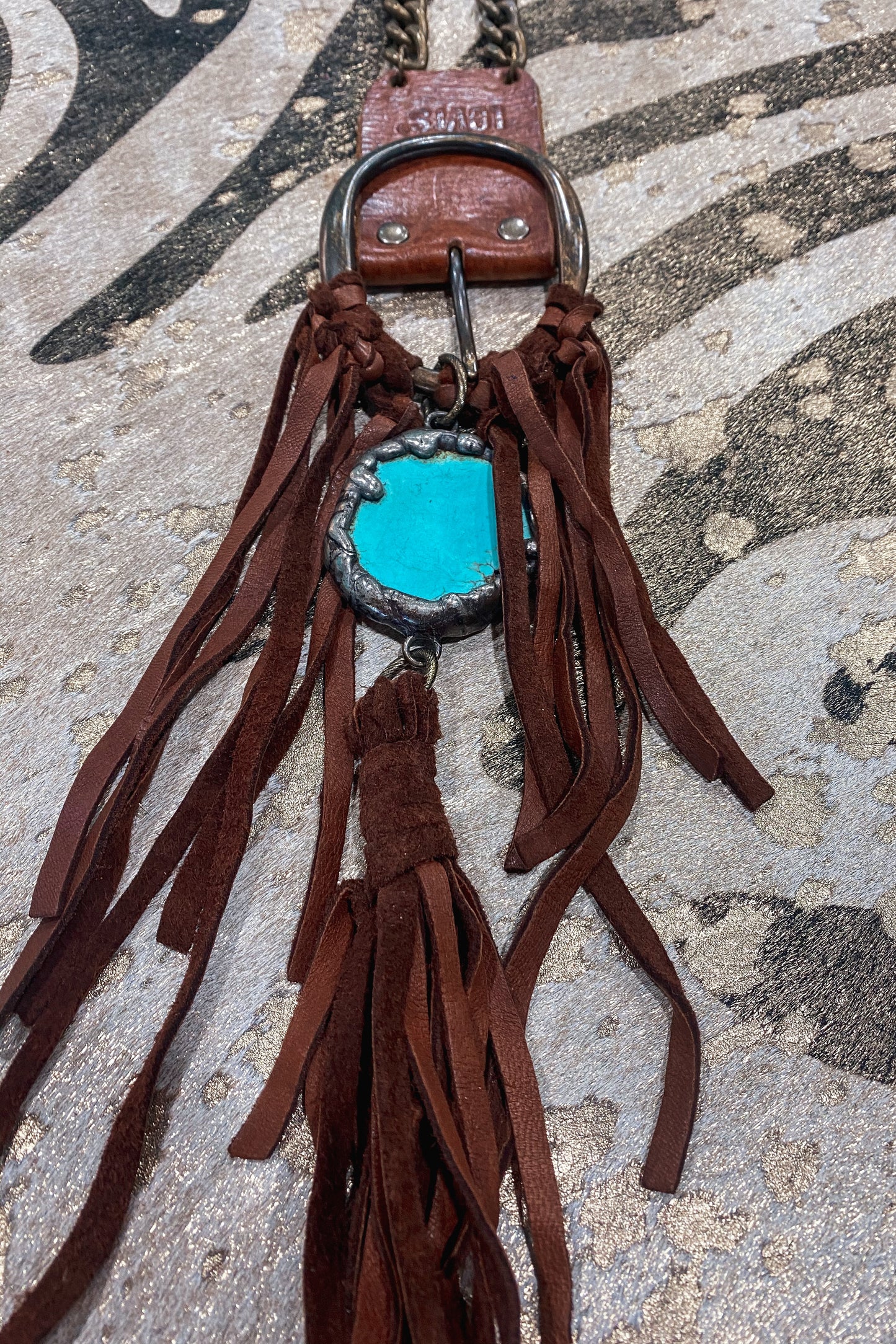 Buckle B